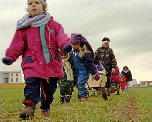 Für die Kinder des Waldkindergartens beginnt jeder Tag als Abenteuer in der Natur