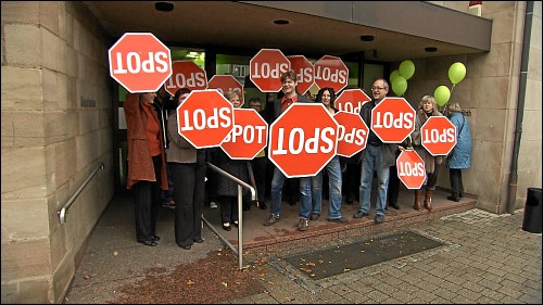 Protestaktion vor der kunst galerie fürth