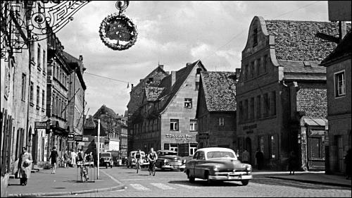 Jahrhunderte lang war die Gustavstraße Fürths bedeutende Geschäftsstraße. »Die Gustavstraße war ein Selbstversorgungszentrum. Da hats alles geben, vom Bäcker übern Metzger bis Milchhändler, Gemüshändler, Lebensmittelhändler, … sogar n Goldschmied hammer da gehabt.« Foto: Ferdinand Vitzethum