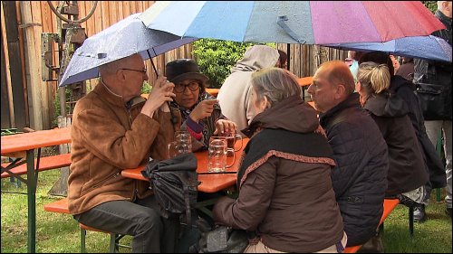 Trotz Regen und schlechten Wetters kommen die Besucher am 1. Mai in den KUNO.