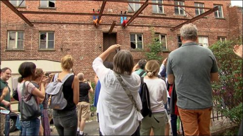 Hier sind die Performer Parcours-Läufer, die das eigentlich gewünschte Bild noch eine Etage weiter nach oben verlegt haben