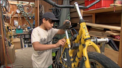 Eine Fahrradwerkstatt gibt es auf dem AKI auch. Für Kevin war dies der erste Anreiz, herzukommen.