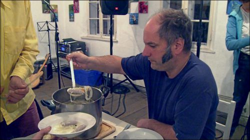 »Der Privatmensch Matthias Egersdörfer, bei dem gabs immer zum Geburtstag Saure Zipfel zum Essen. Und das eigentlich jeden Geburtstag.«