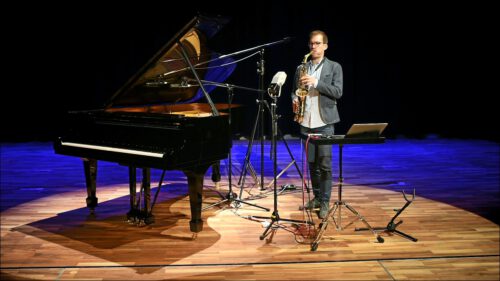 Professor Dr. Sebastian Trump, Inhaber des Lehrstuhls für künstliche Kreativität und musikalische Interaktion an der Hochschule für Musik Nürnberg, experimentiert seit geraumer Zeit mit KI-gesteuerten Instrumenten, hier bei den Spirio Sessions. Professor Dr. Sebastian Trump, Inhaber des Lehrstuhls für künstliche Kreativität und musikalische Interaktion an der Hochschule für Musik Nürnberg, experimentiert seit geraumer Zeit mit KI-gesteuerten Instrumenten, hier bei den Spirio Sessions.